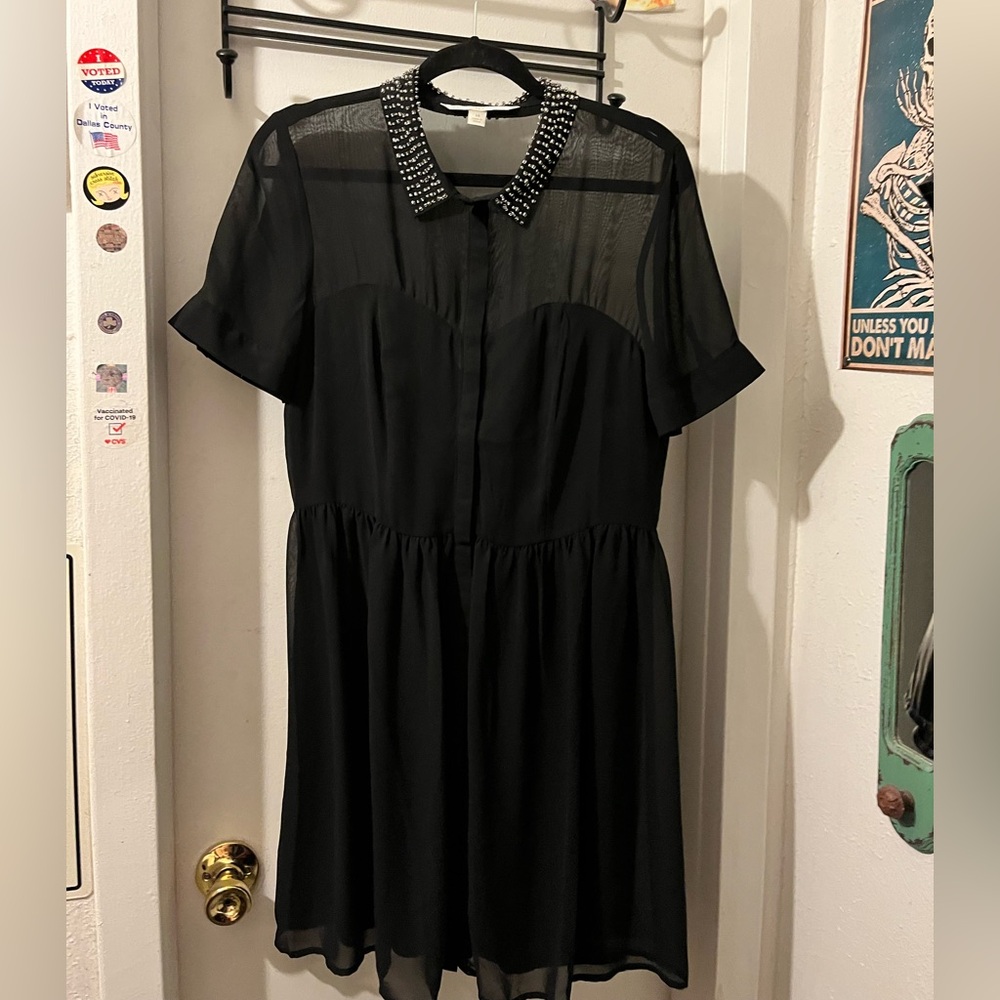 LC Lauren Conrad- size 14-bk sheer mini w/beads/bk buttons. EUC.